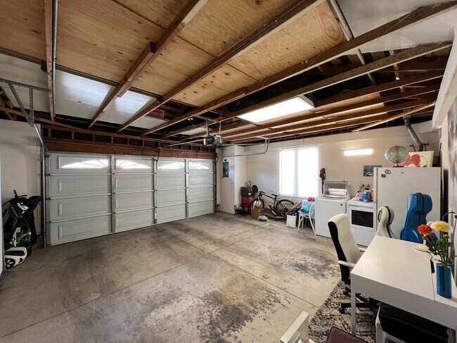 Building Photo - 5 Coldstream, 47