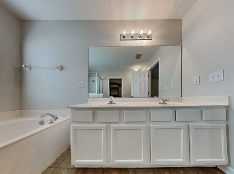Building Photo - 16403 Tisons Blf Rd