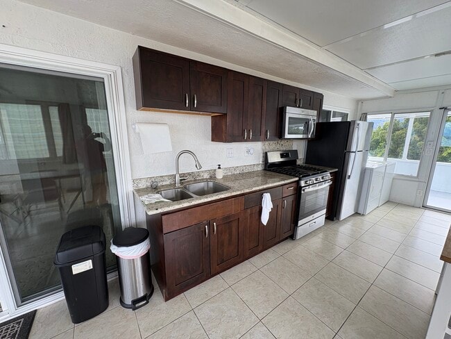 Building Photo - 721 Hillside Ave