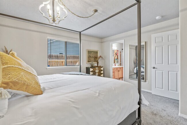 Building Photo - 3912 E Clear Springs Dr.