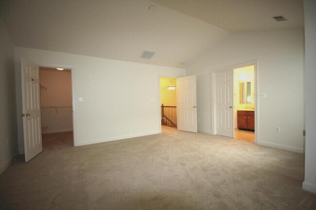 Building Photo - 4555 Fair Valley Dr