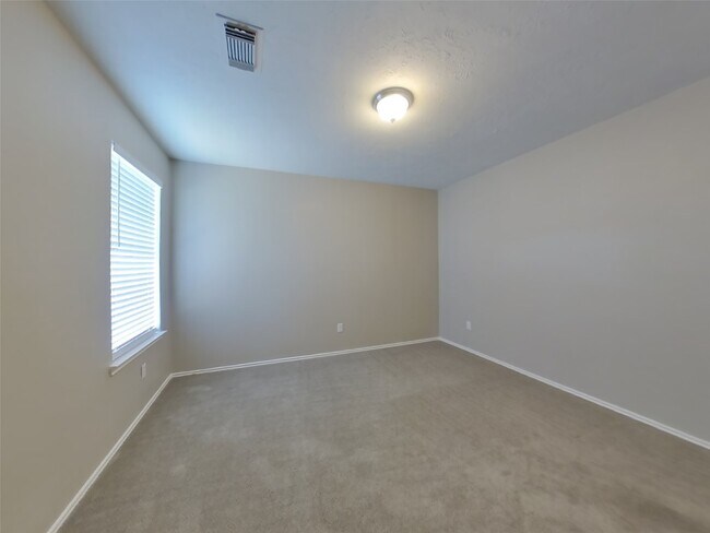 Building Photo - 16783 Fallen Timbers Dr