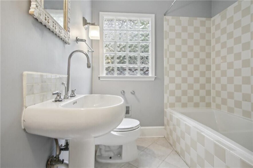 Building Photo - 153 Lindbergh Drive NE