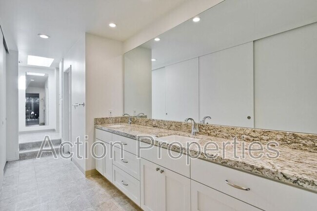 Building Photo - 71 Los Altos Square