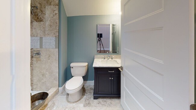 Building Photo - 7BR/4BA Fort Sanders Home | Walk to UTK | ...
