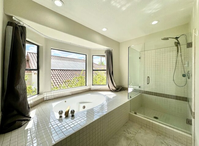 Building Photo - Beautiful 5B/3BA Home in Rancho Bernardo A...