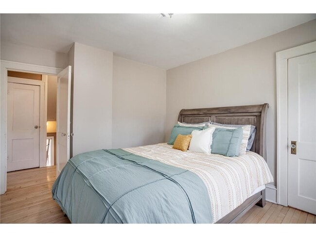 Building Photo - 3521 Girard Ave S