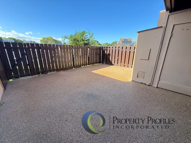 Building Photo - 4 Bedroom 2.5 bathroom Townhome in Kaholo ...