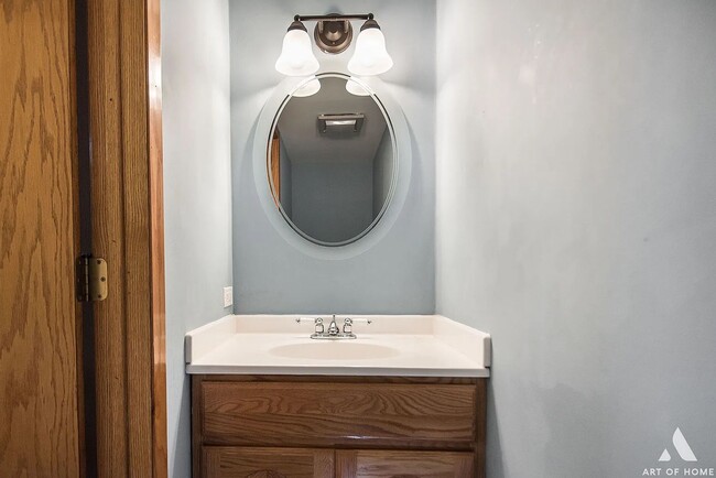 Building Photo - Beautiful Townhouse In Naperville