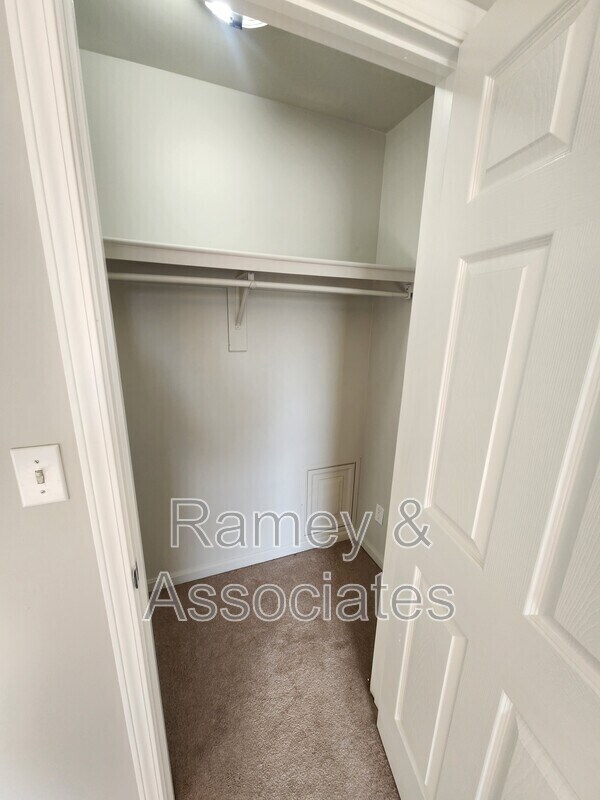 Building Photo - 3802 Falcon Crest Dr