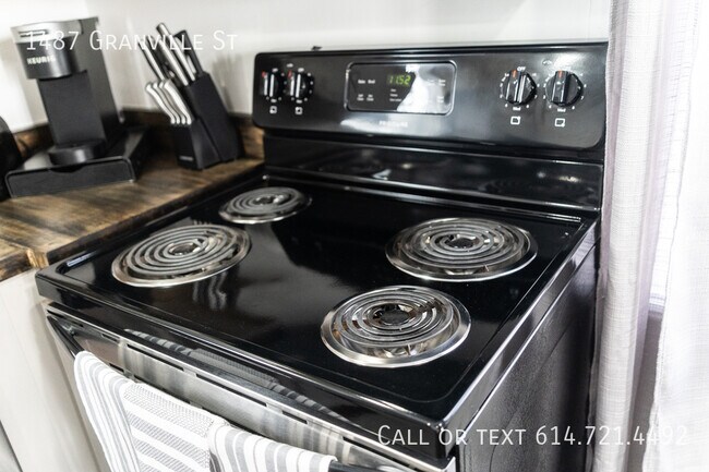 Building Photo - 1487 Granville St