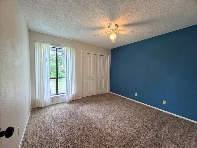 Building Photo - 115 Spanish Oak Cir