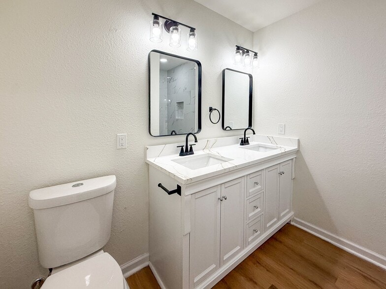 Building Photo - 242 Vine St