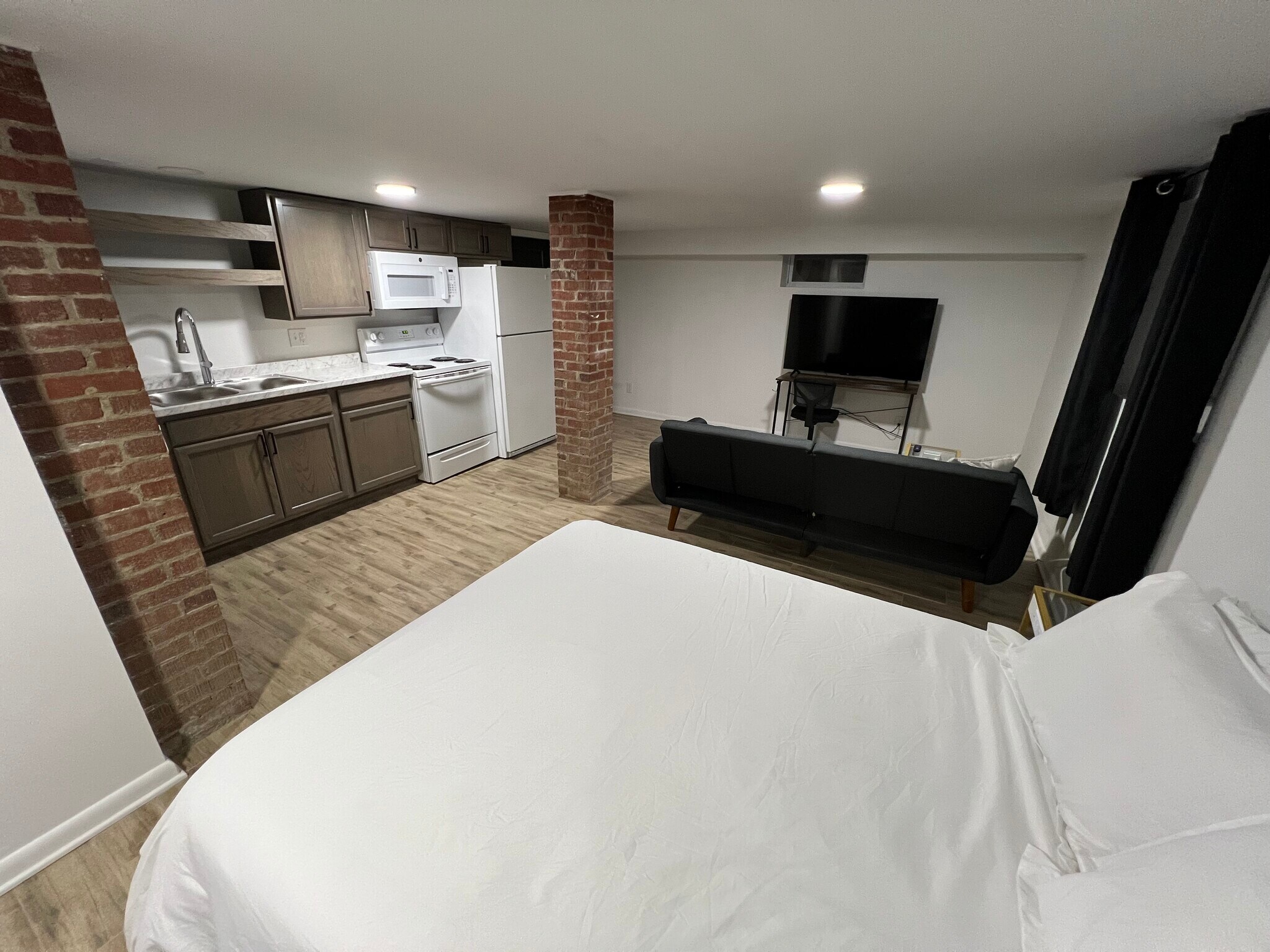 Studio apartment fully furnished - 116 Cumberland Ct