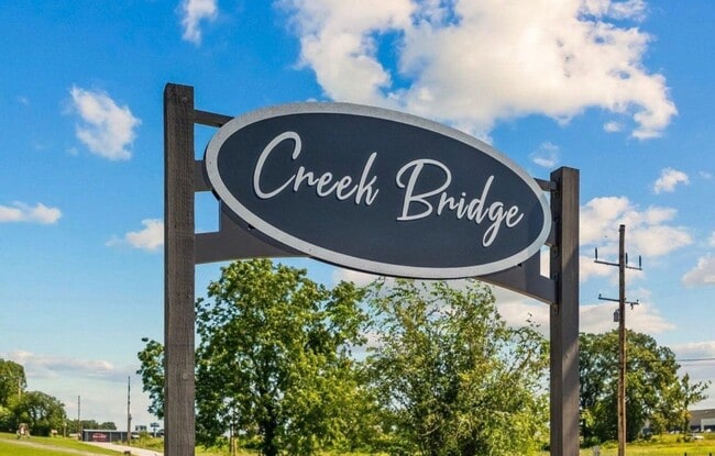 Building Photo - 3 Bedroom | 2 Bathroom | 2 Car Garage| Ozark MO | Fireplace | Separate Green House/Office | Fence...