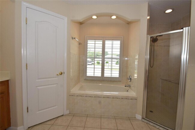 Building Photo - 11 Zenith Ct