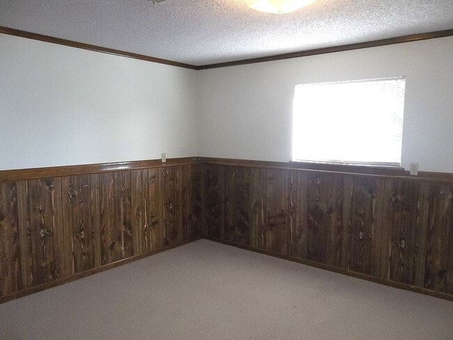 Building Photo - Charming Home Near the Foothills