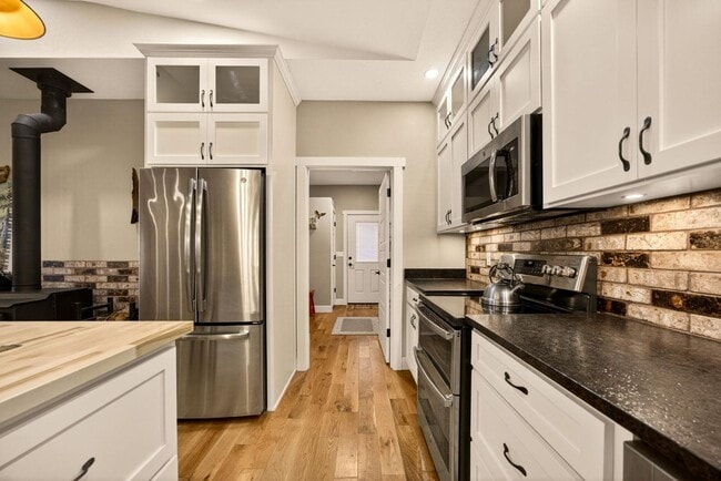 Building Photo - 860 Humbug Creek Rd