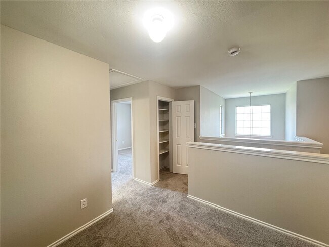 Building Photo - 5711 Vinemont Ln