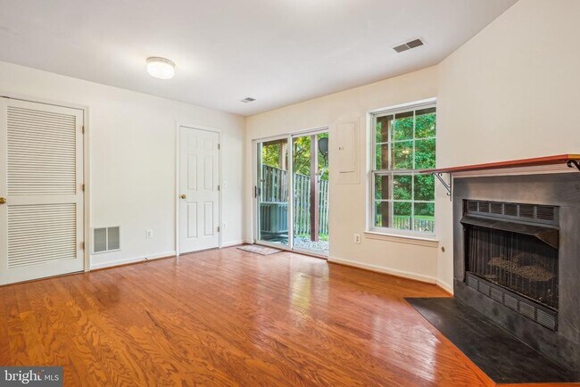 Building Photo - 11479 Carriage Gate Ct