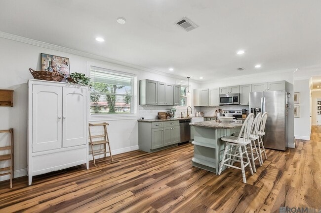 Building Photo - 9152 Woodbine St