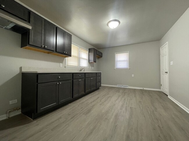 Building Photo - 4 Bedroom 1.5 Bath Home In Gary, IN