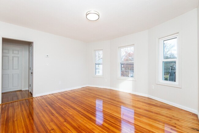 Building Photo - 74 Austin St