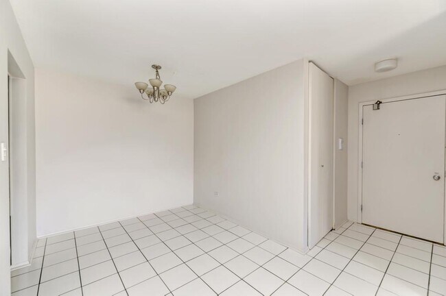 Building Photo - 6103 Knoll Valley Dr