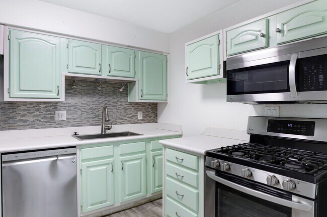 Building Photo - 4 Bedroom House Located in Tempe!