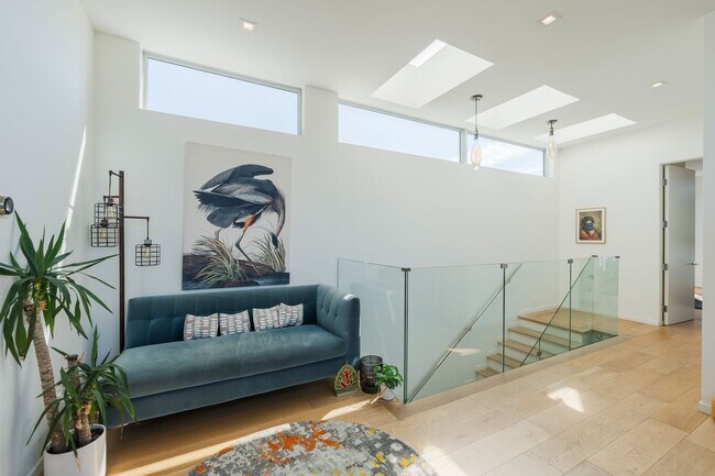 Building Photo - Stunning Custom Home in Del Rey