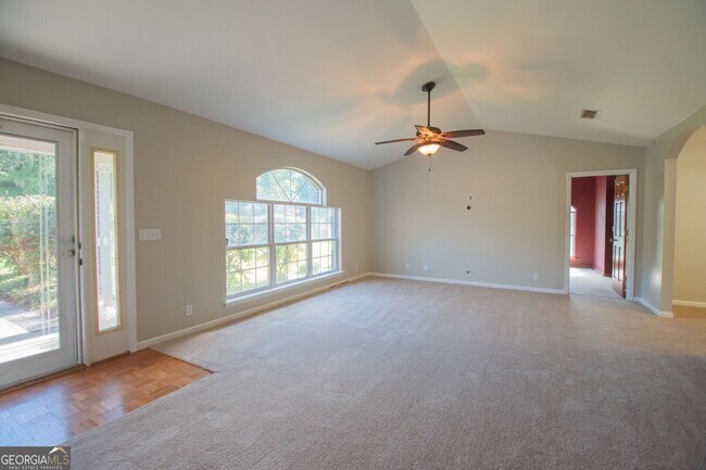 Building Photo - 81 Retreat Pl