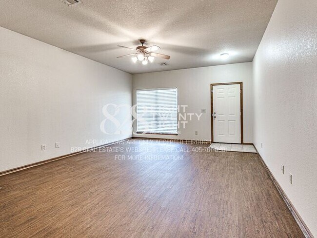 Building Photo - *AVAILABLE NOW!* CUTE 3 BED/2 BATH DUPLEX IN NORMAN!