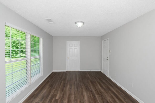 Building Photo - Charming Ranch-Style Home with Spacious Ya...
