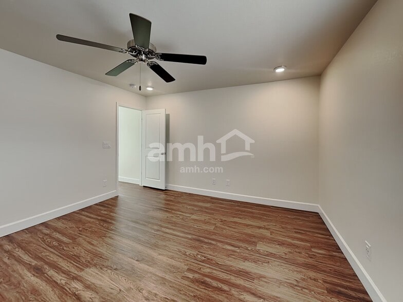 Building Photo - 1806 Viaggio Ave