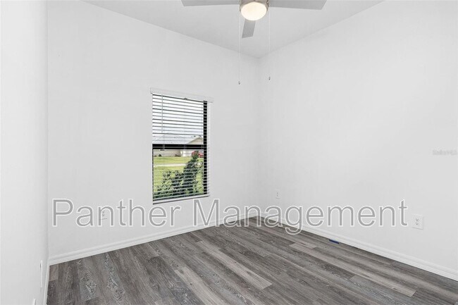 Building Photo - 2428 Ted Ave S