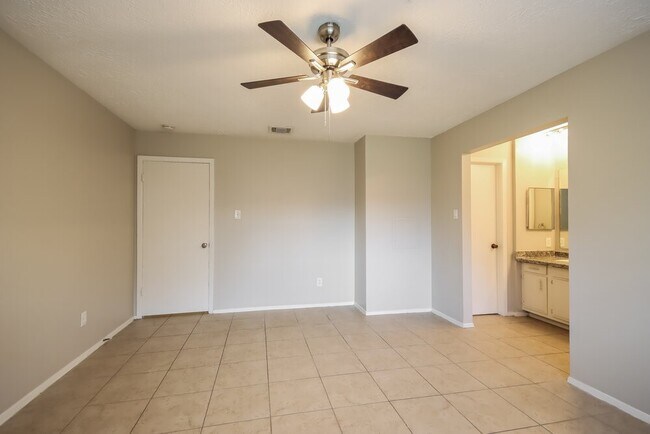 Building Photo - 4511 Chestergate Dr