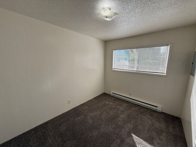 Building Photo - 550 SW Levens St