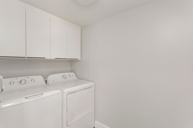 Building Photo - 2005 Portsmouth St