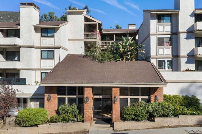 Building Photo - 3480 Barham Blvd