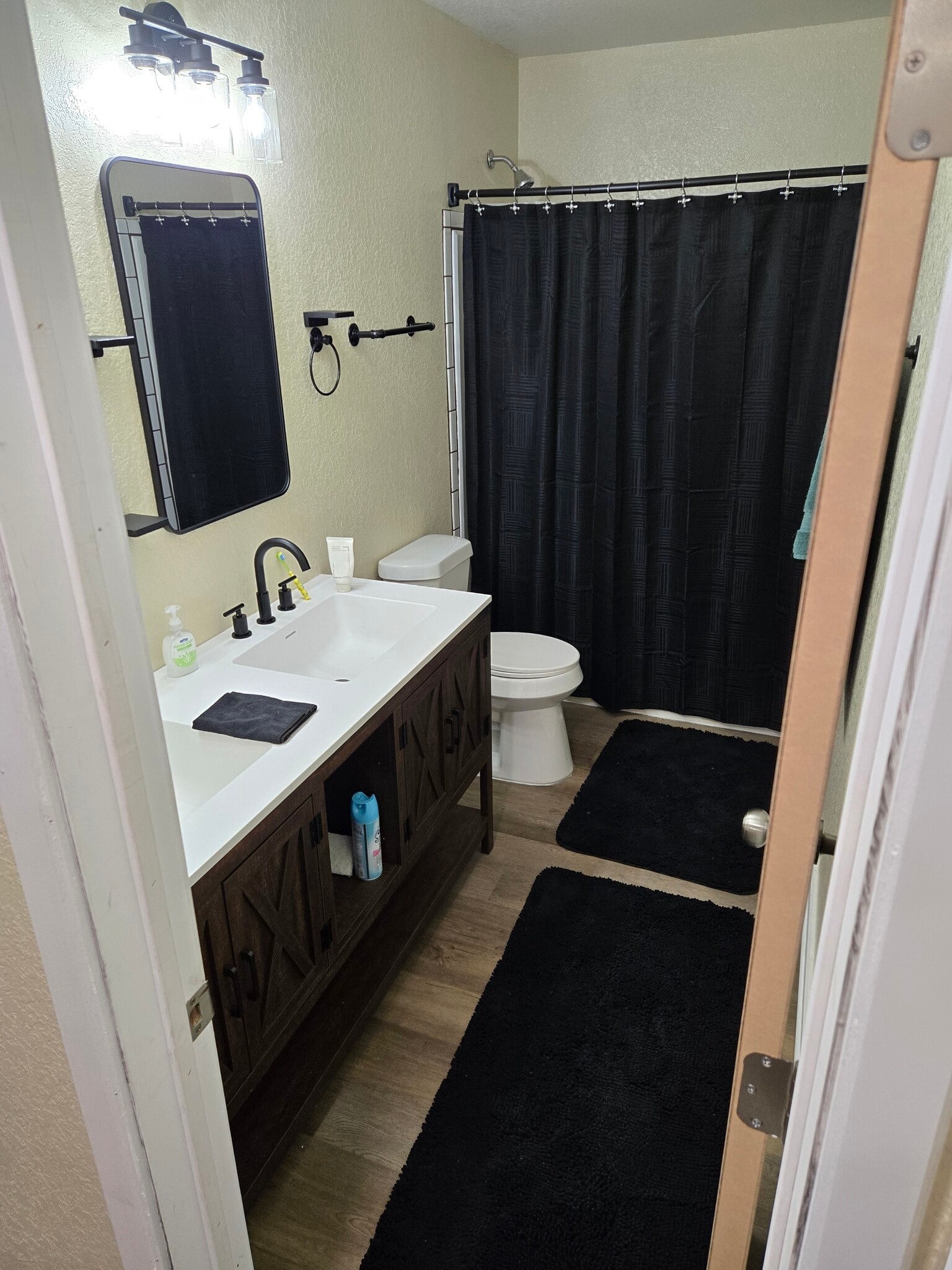 Shared bath - 5935 Bronco Way