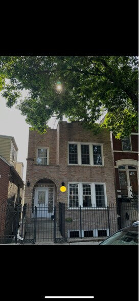 Building Photo - 2333 S Hoyne Ave