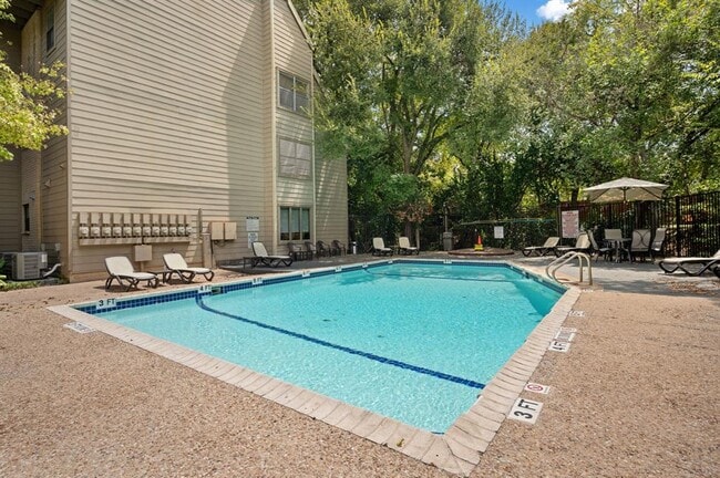 Building Photo - 1135 Barton Hills Dr