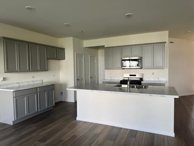 Building Photo - 5928 Hawkweed Dr