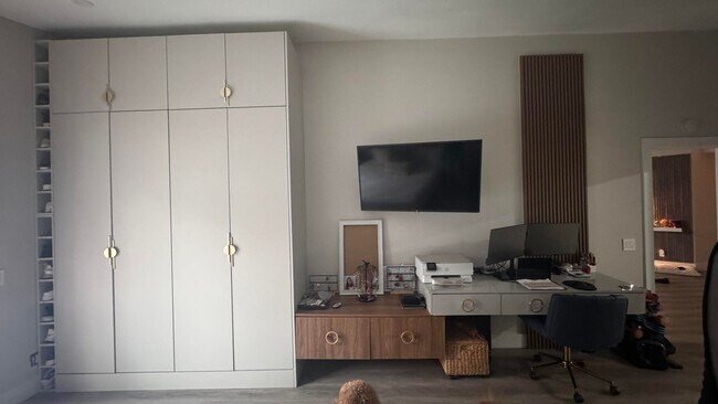 Building Photo - 672 NW 45th Ave