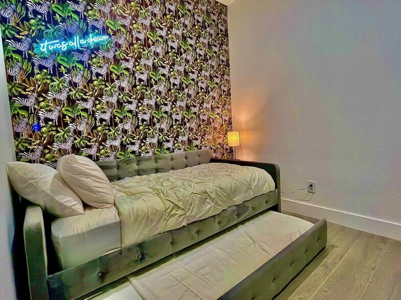 Building Photo - 648 NE 16th Terrace