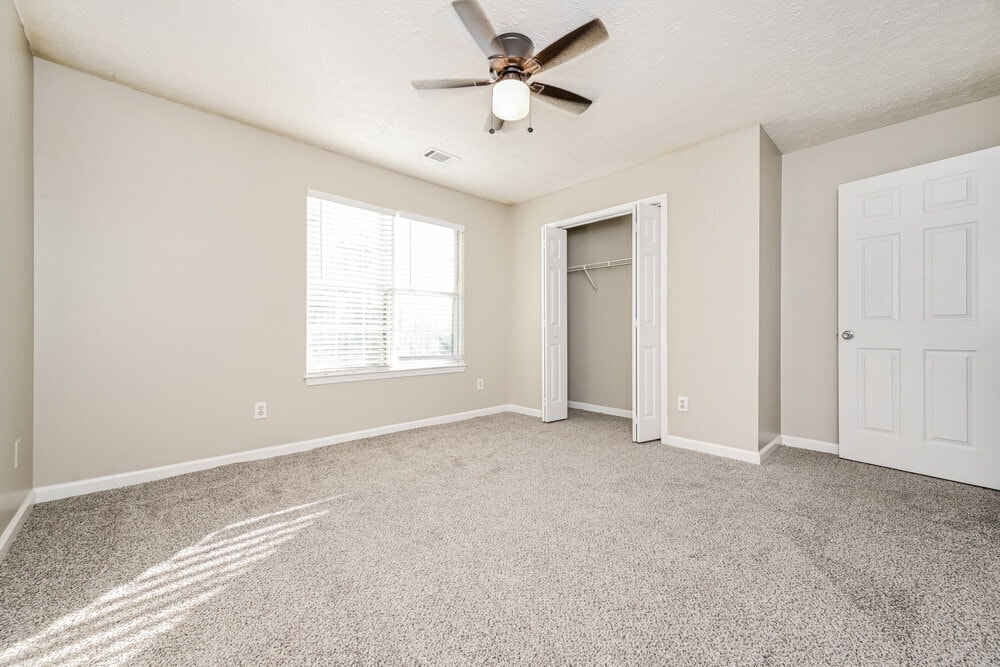 Building Photo - 725 Grove Pointe Cir