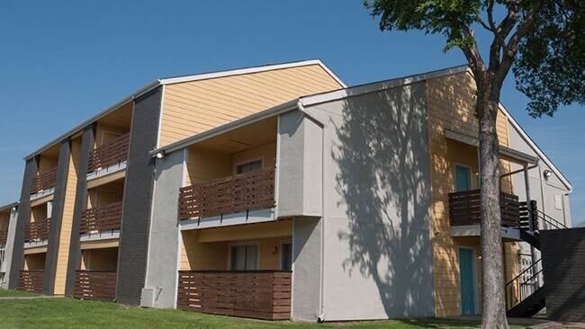 Building Photo - 708 Woodard Way
