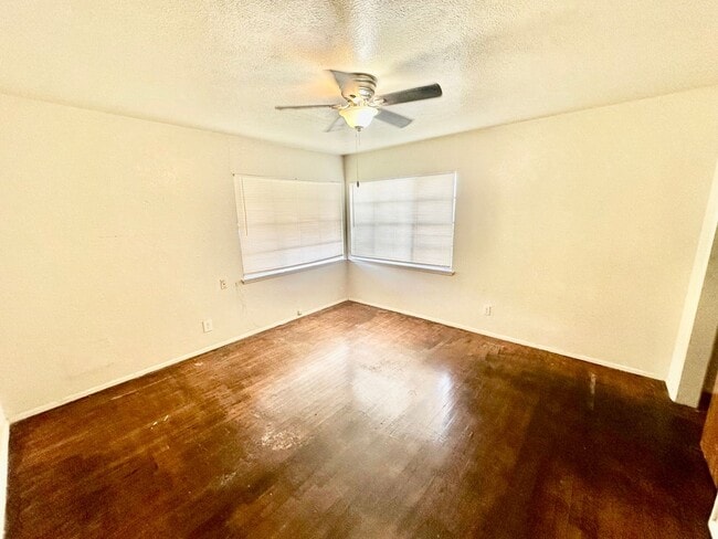 Building Photo - 3204-3208 E Normal Ave