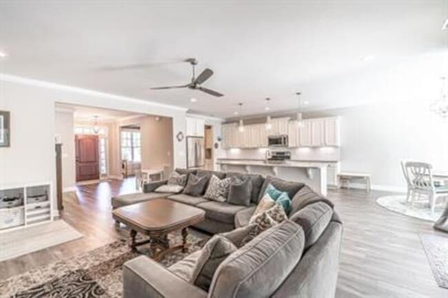 Building Photo - 365 N Bracken Fern Ln
