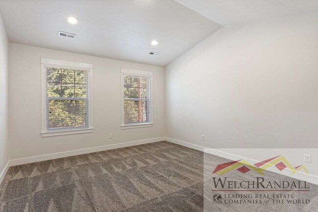 Building Photo - 3 Bedroom Townhome available in North Salt...